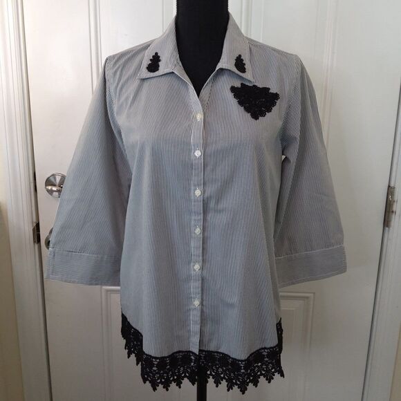 Las olas black and white striped 3/4 sleeve blouse with lace trim hem - Picture 1 of 12